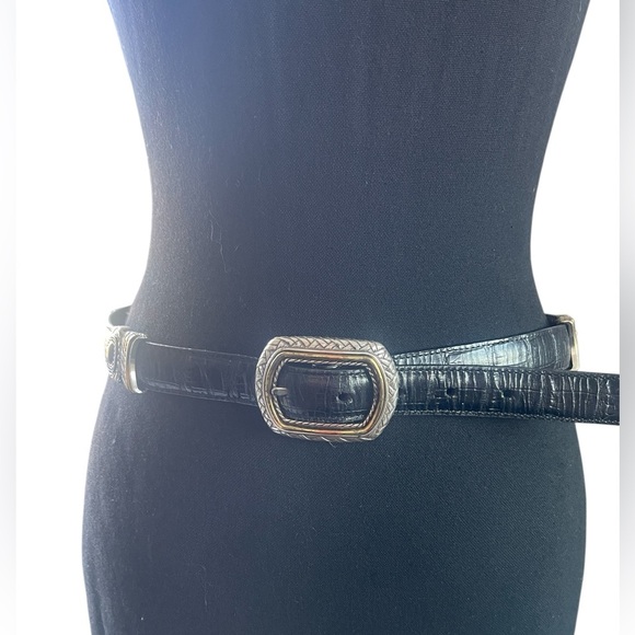 Brighton Alligator Leather Silver Gold
Casual Belt
Size: medium 32 Reversible - Picture 1 of 8